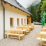 Koca Ob Izviru Soce Lodge *