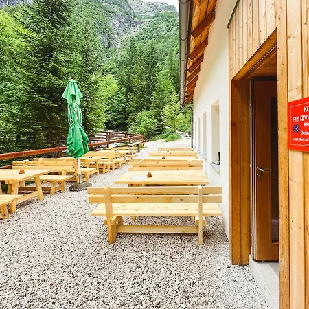 Koca Ob Izviru Soce * Trenta