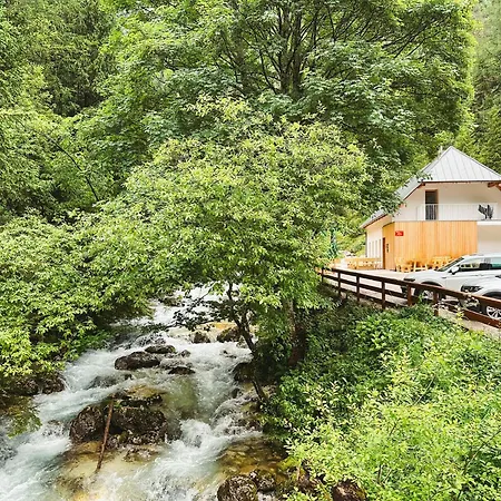 Lodge Koca Ob Izviru Soce Trenta