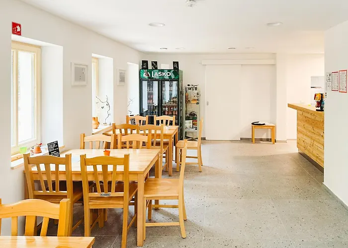 Koca Ob Izviru Soce Trenta